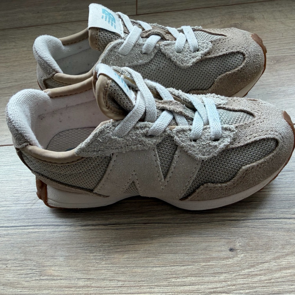 New Balance Kids' Sneakers in Light Beige and White 9C - Picture 4 of 5